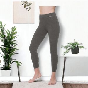 Graphite gray capri leggings women's size medium/large Yoga pants